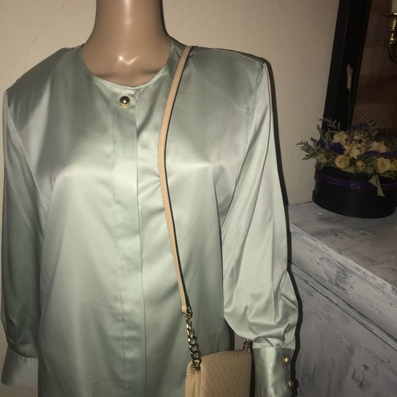 Beautiful delicate blouse - Picture 2 of 8